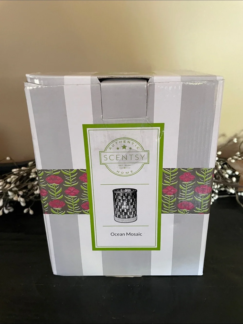 NIB Scentsy Ocean Mosaic Lampshade, Scent Holder & Bulb (No Electric Base) - 6”